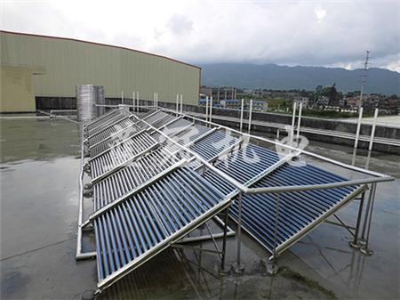 蓝冠机电工厂宿舍真空管太阳能热水工程